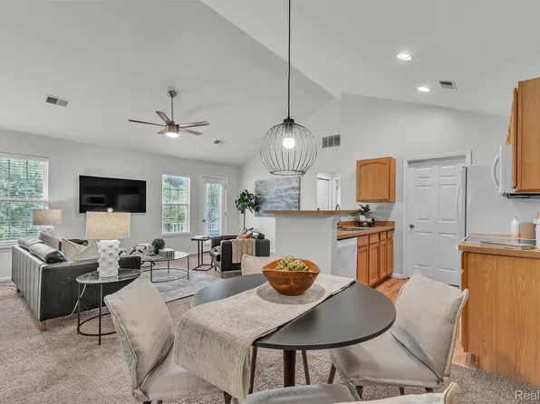 592 Olde English Cir, Howell, MI 48855