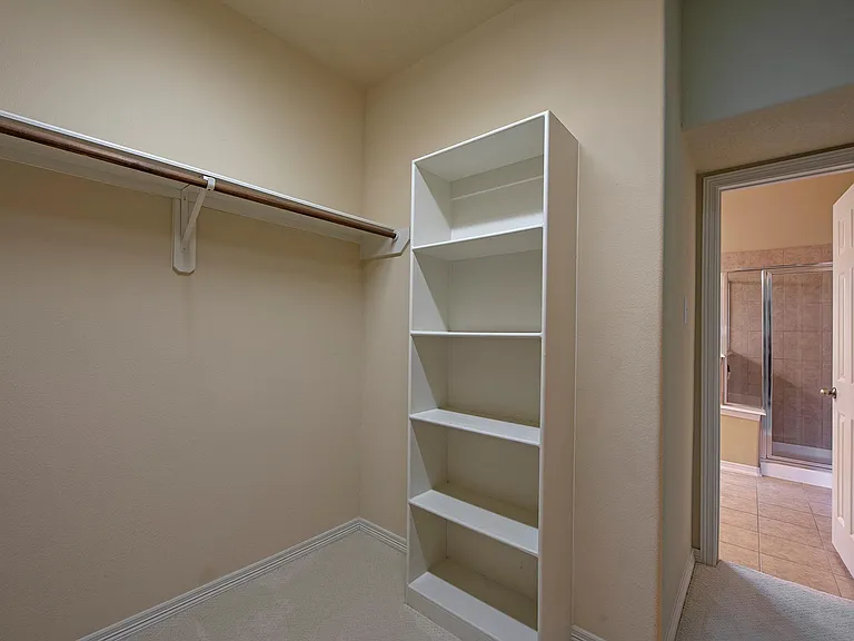 1208 Pisana — Photo 27