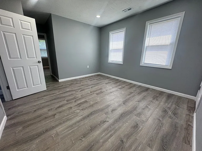 3237 Seymour Ave — Photo 15
