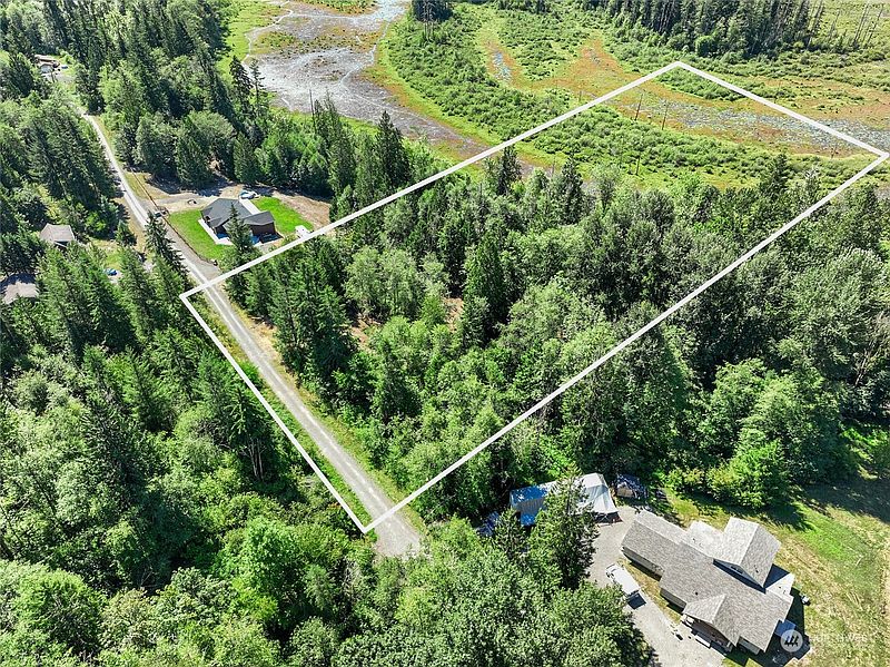 2nd image of 231 Oxbow Lake Lane