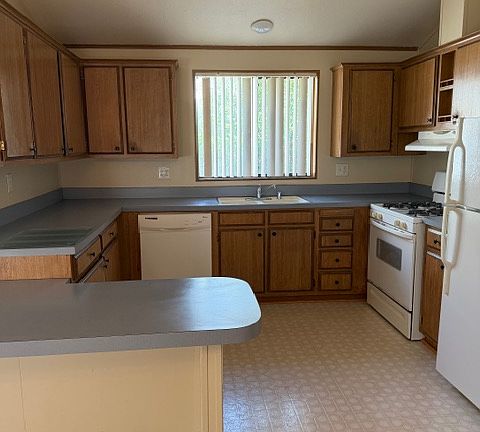 3rd image of 106 W Whittier Ave