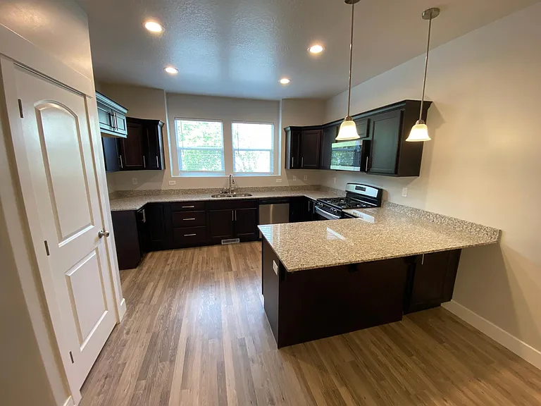 407 N 360 W — Photo 3
