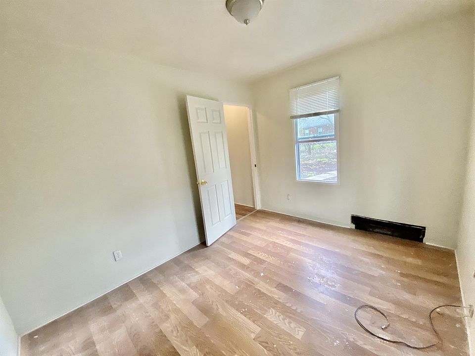 19930 Charest St, photo 6