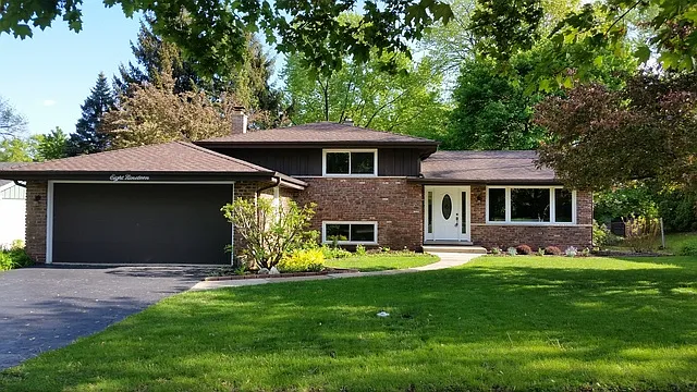 819 E Gardenia Ln photo 1