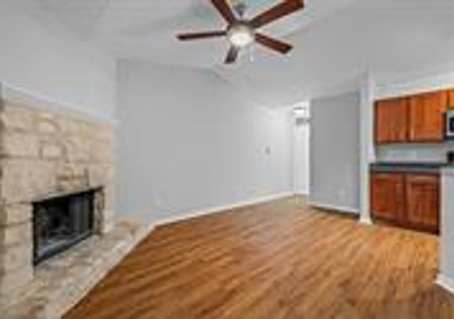 West Austin Townhome with Garage — Photo 1