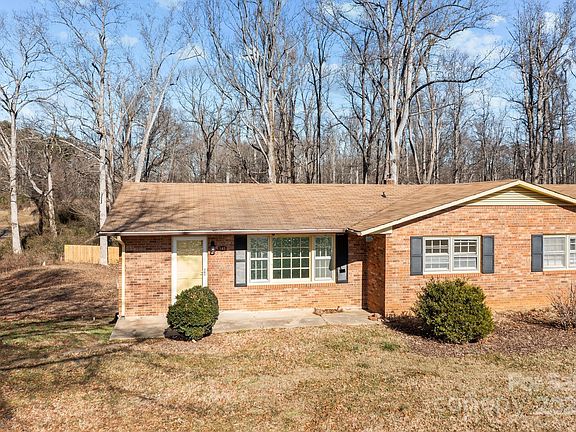 3rd image of 145 Crooked Ln
