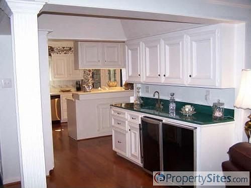 5th image of 510 Hillhurst Dr