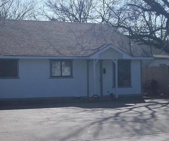 1st image of 105 E Tyler St