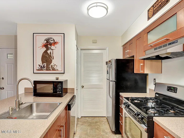 54 Lear Ct #54 — Photo 11