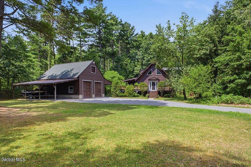 2nd image of 4 Treehouse Lane
