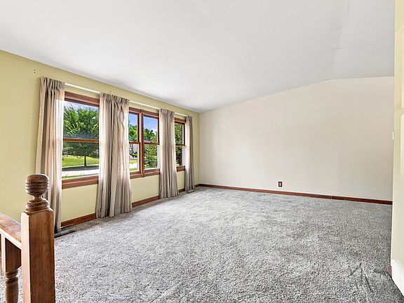 4th image of 337 Huntington Way