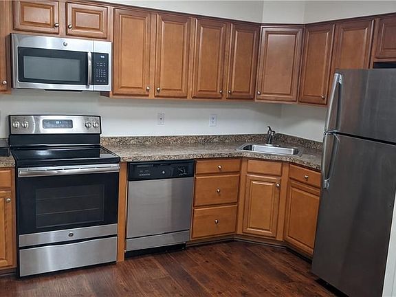 3rd image of 218 Brittany Ln