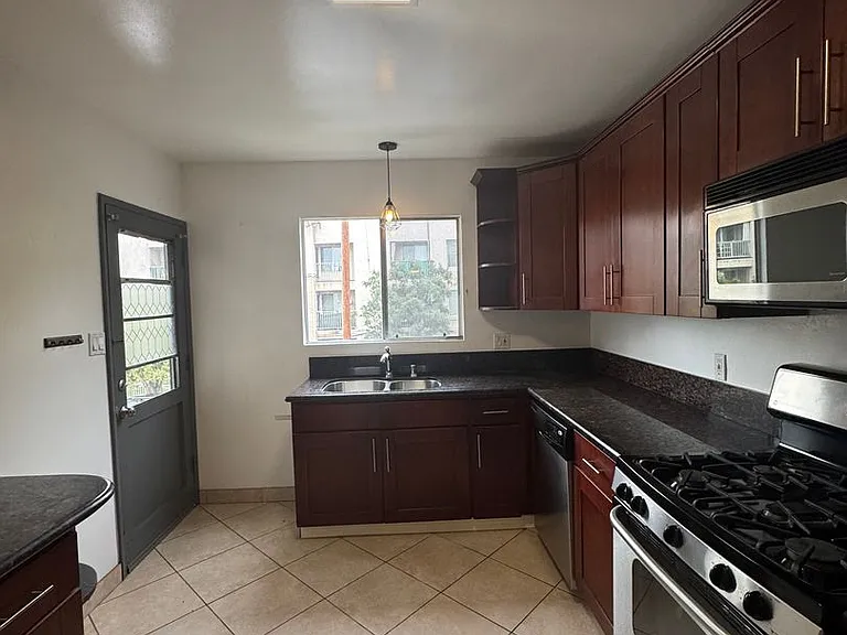 12157 Chandler Blvd — Photo 12