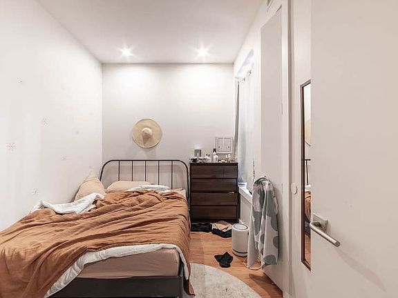 5th image of 662 Park Pl APT 4F