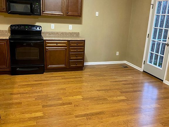 3rd image of 1732 Thistlewood Dr Unit F