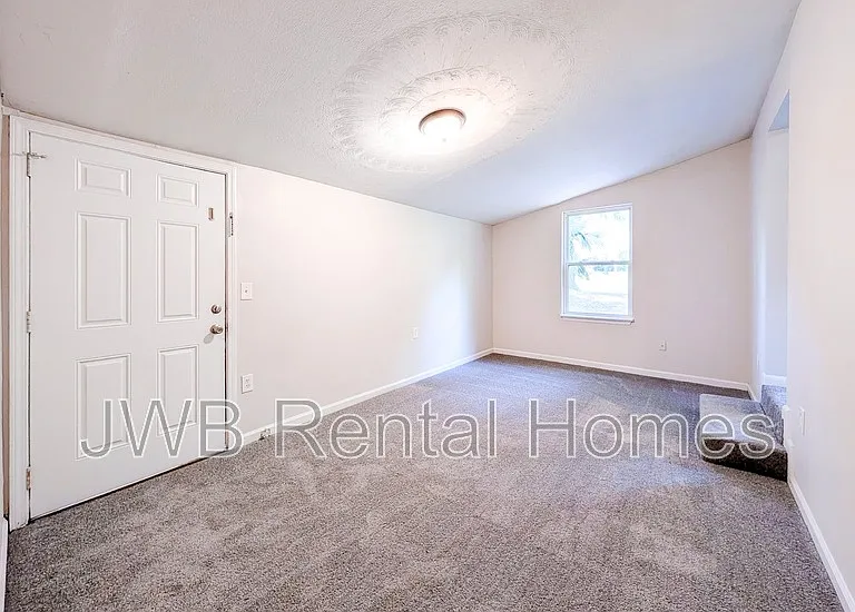 4523 Merrimac Ave — Photo 5