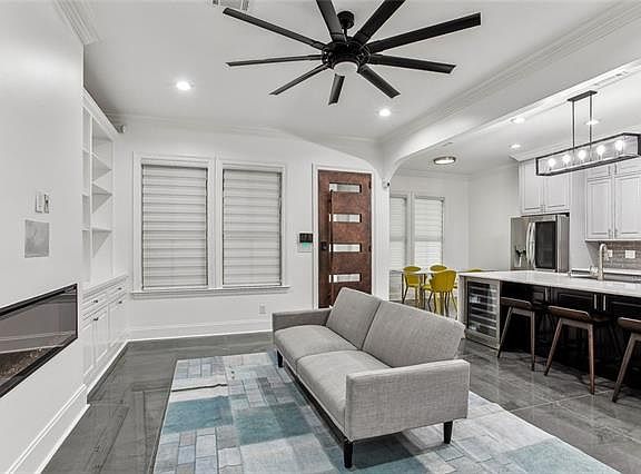 4th image of 349 34th St