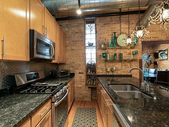 4th image of 2511 W Moffat St APT 207