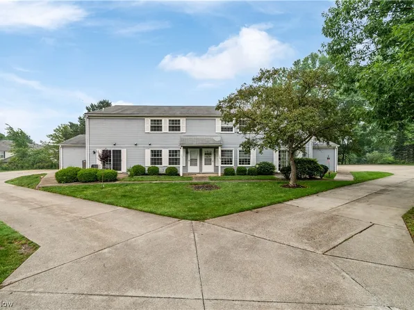 13742 Oakbrook Dr #3742, North Royalton, OH 44133