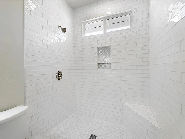 719 W 3rd St — Photo 17