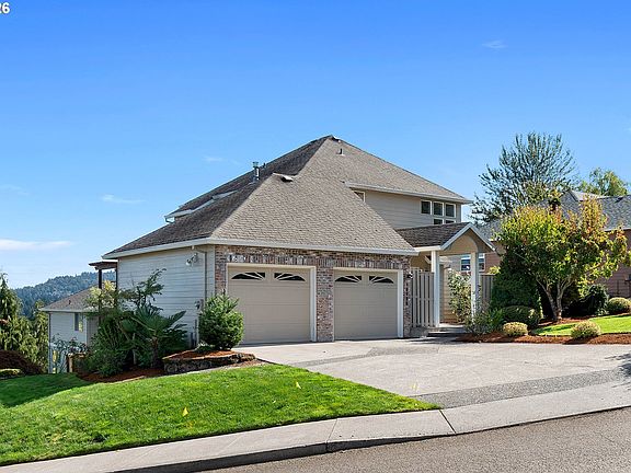 2nd image of 16436 SE Meadowland Ct