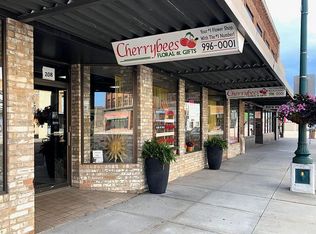 208 N Main St, Mitchell, SD 57301