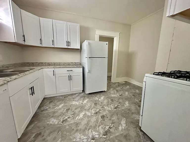 306 E 12th St #108 — Photo 9