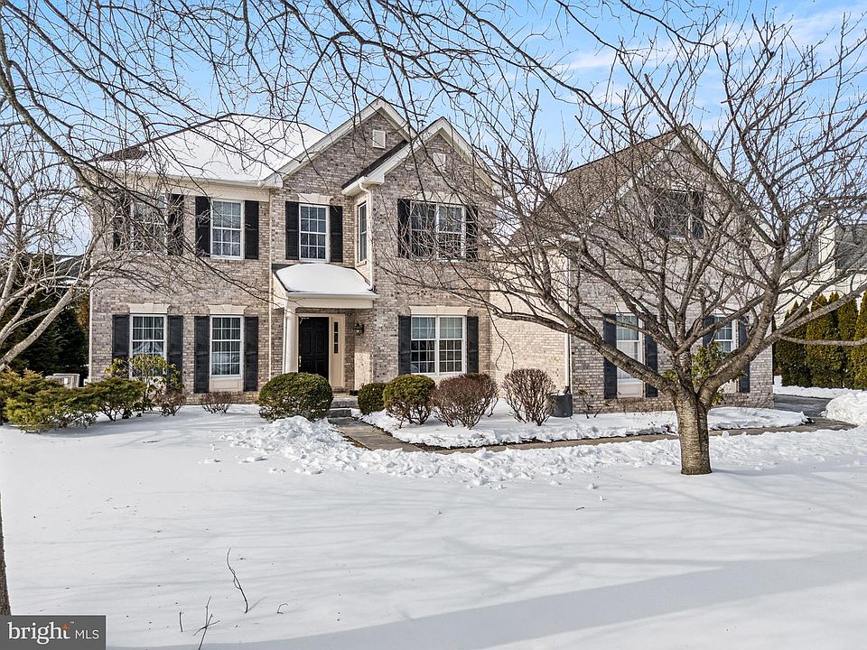 1st image of 28 Thomas Speakman Dr