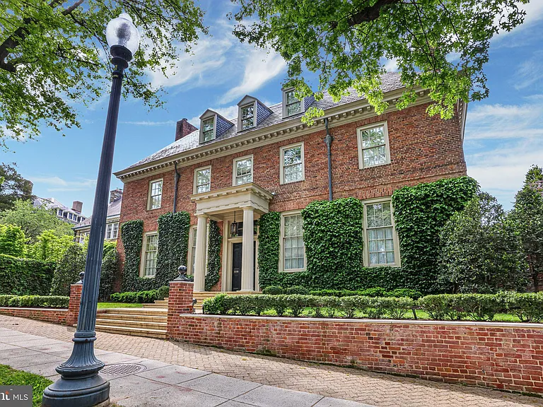 2310 Kalorama Rd NW — Photo 4