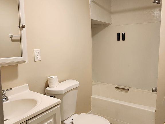 3rd image of 1749 Market Ave N APT 7