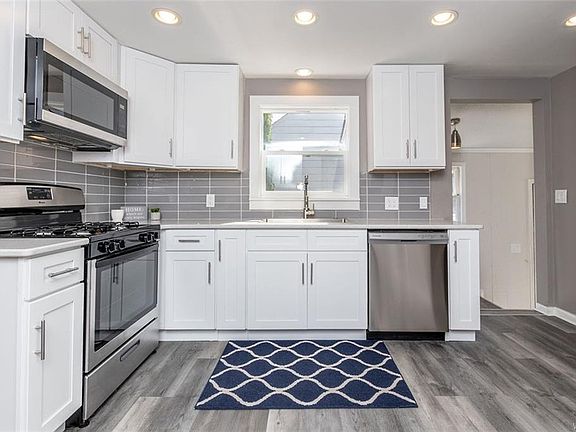 4th image of 110 Park Edge Dr