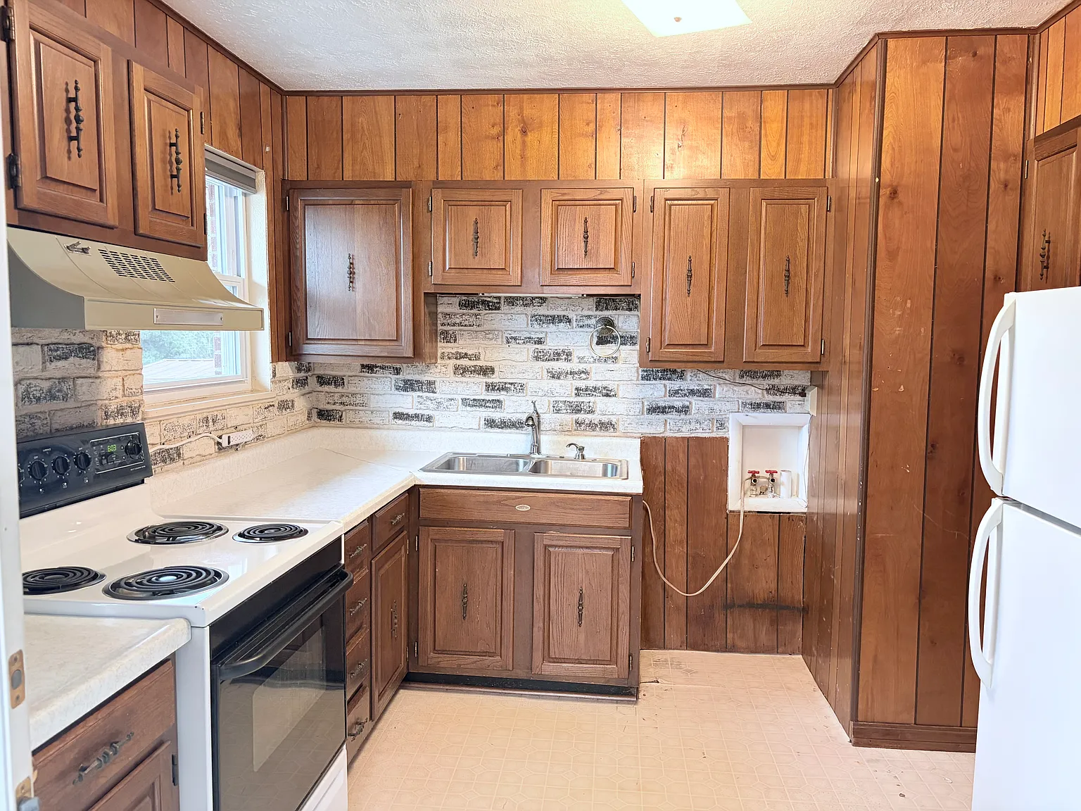 3 bed, 945 sqft, $1,050 — Photo 3