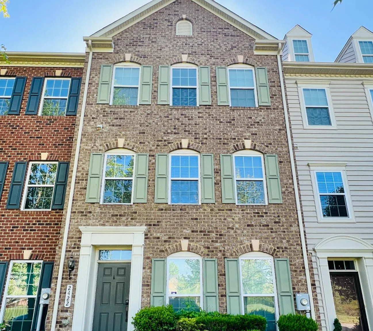 3 bed, 4.0 bath, 2394 sqft, $3,200 — Photo 1