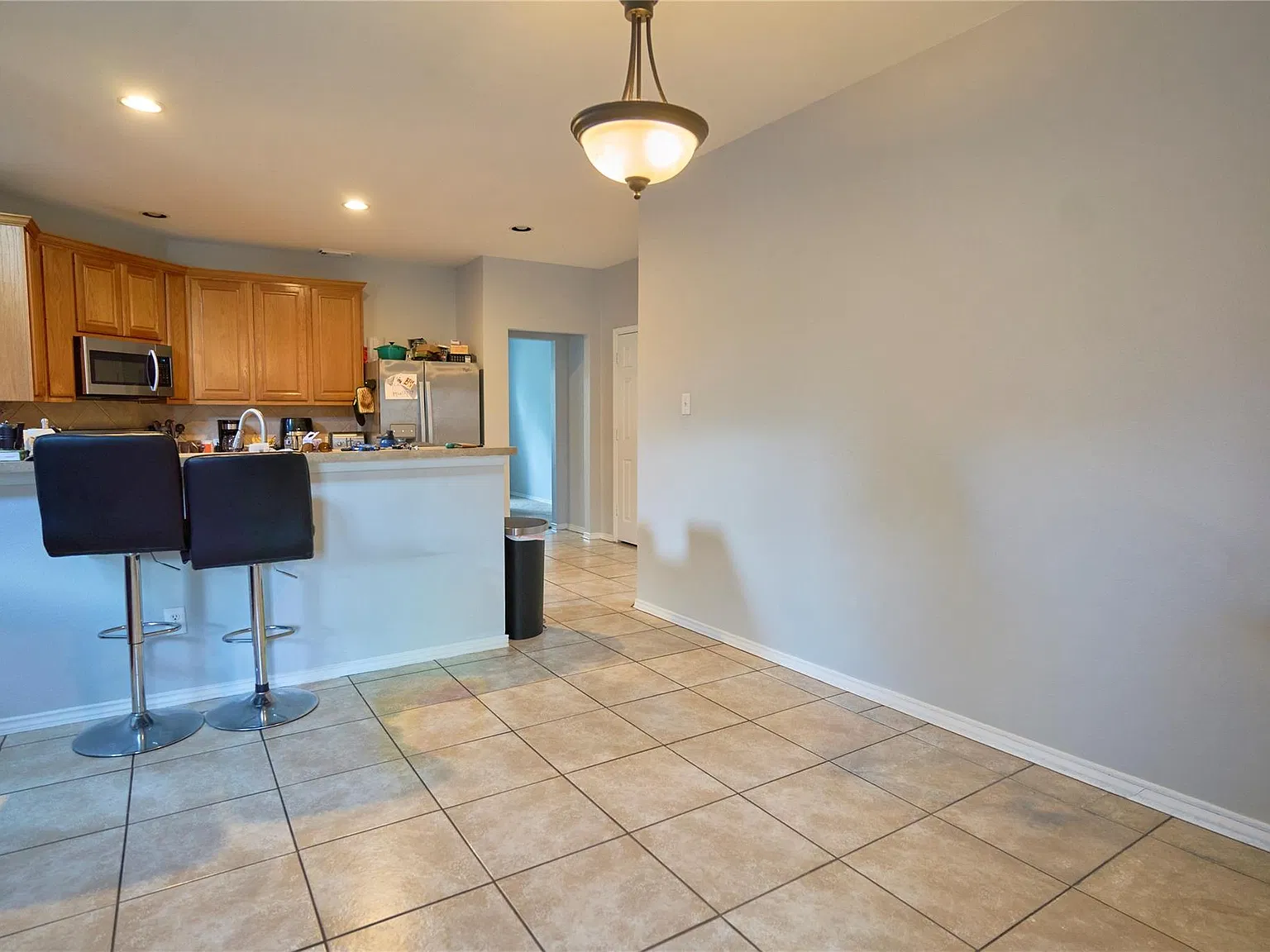 4 bed, 2.5 bath, 2970 sqft, $2,400 — Photo 4