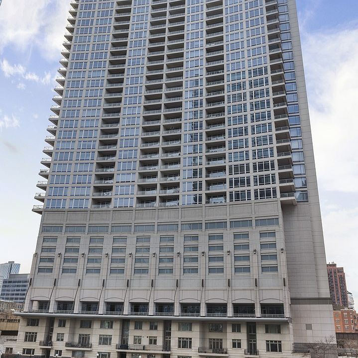 1st image of 333 N Canal St APT 2102