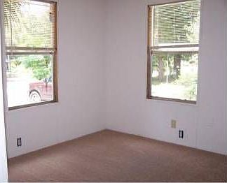 4th image of 1572 Oak Ln