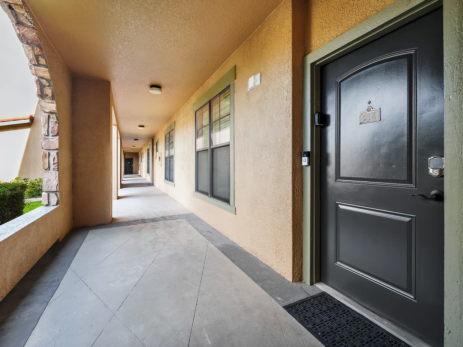 912 Charo Pkwy — Photo 3