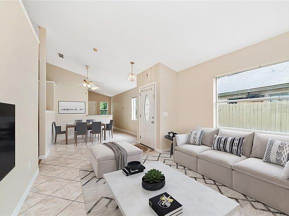 3rd image of 565 Southern Charm Dr
