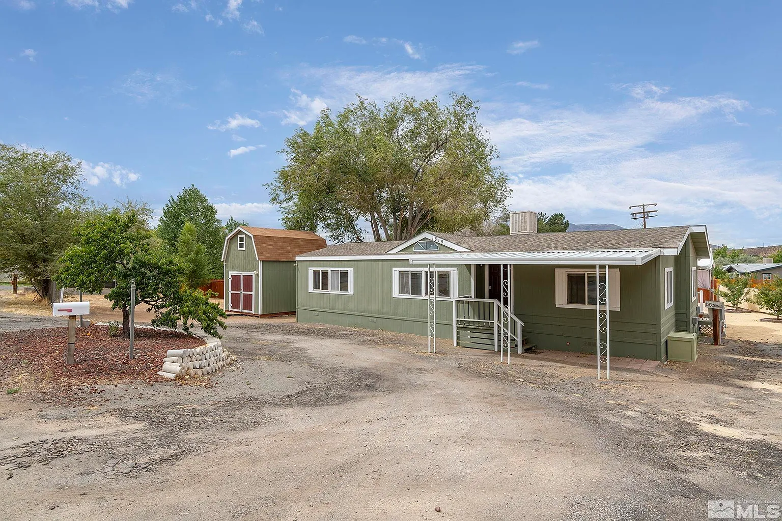 1815 Collins Cir photo 1
