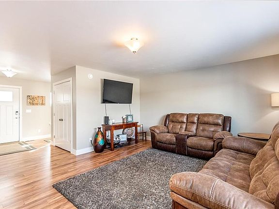 4th image of 906 N Fork Trl