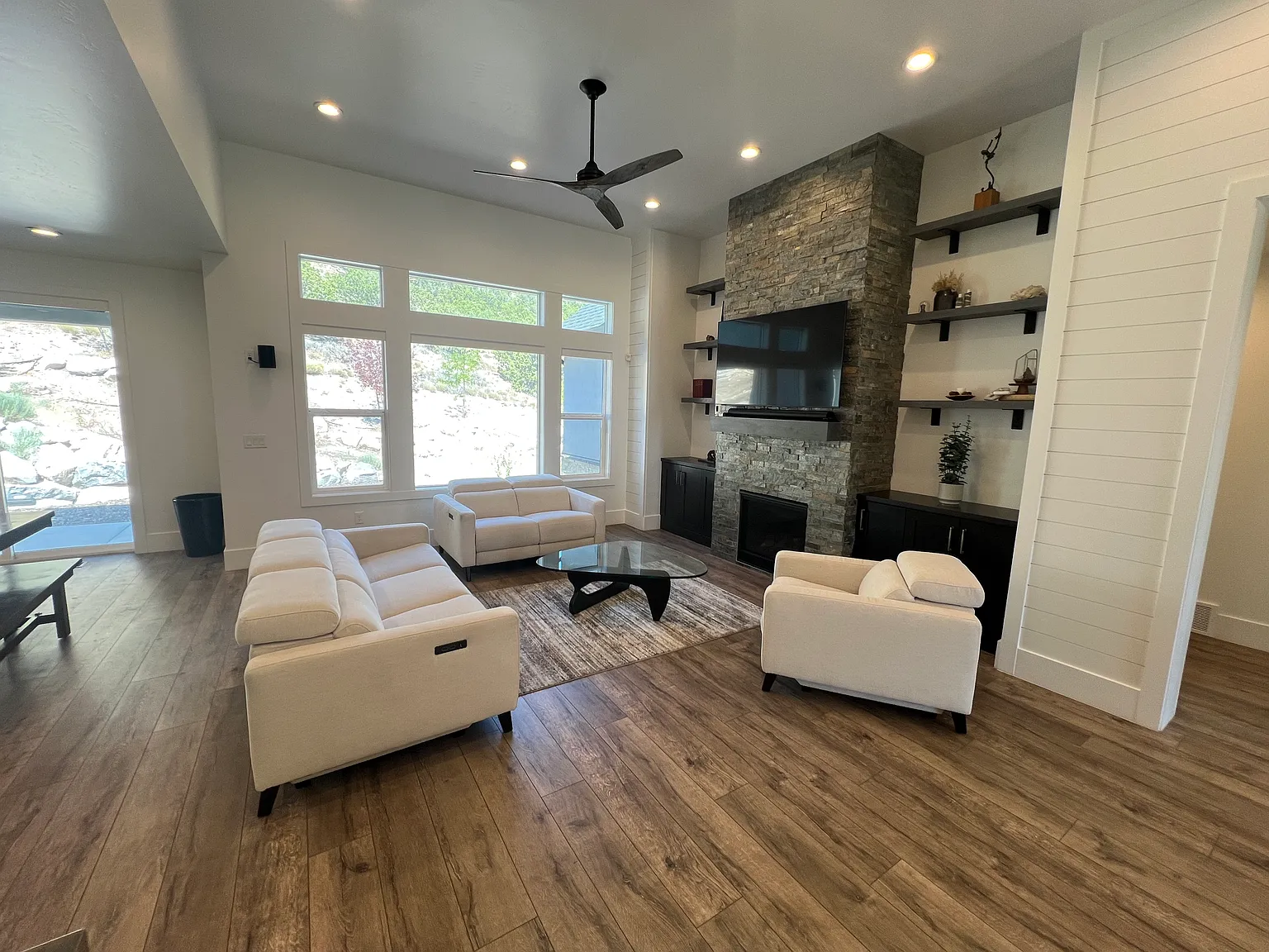 7 bed, 5341 sqft, $4,995 — Photo 3