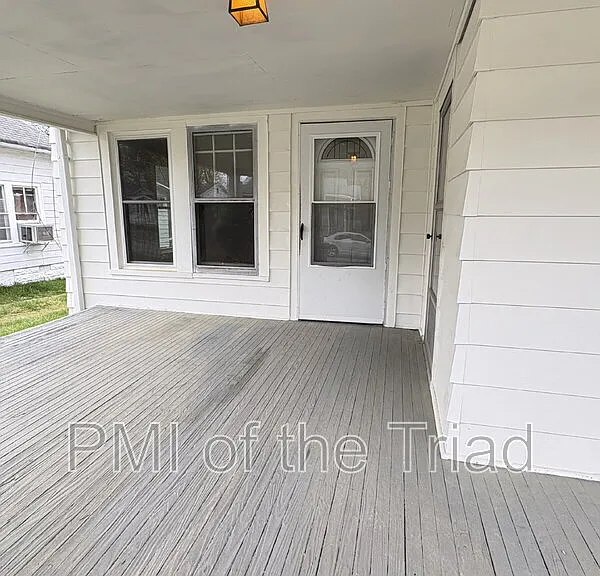 1110 Adams St — Photo 2