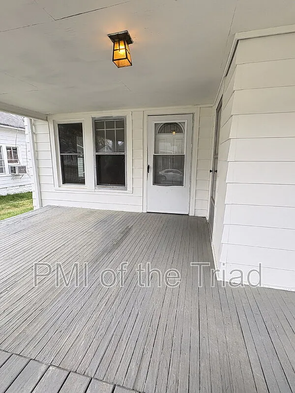 Building Photo - 1110 Adams St