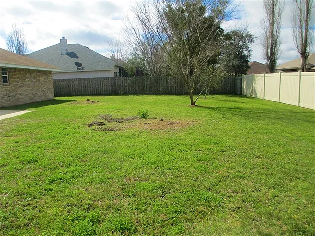 3156 Peppertree Dr — Photo 23