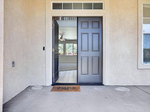 4th image of 752 W Pebble Dr