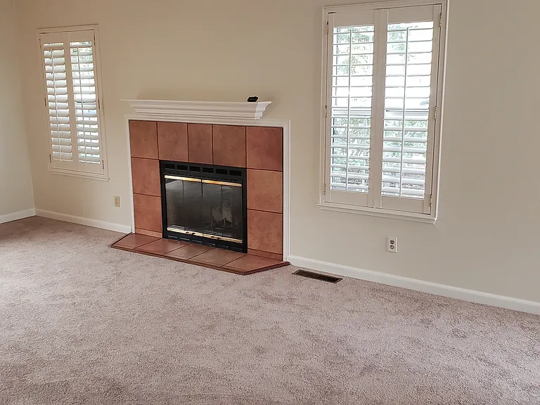 2566 Valerie Ct — Photo 4