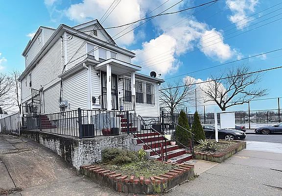 5th image of 10755 156th St