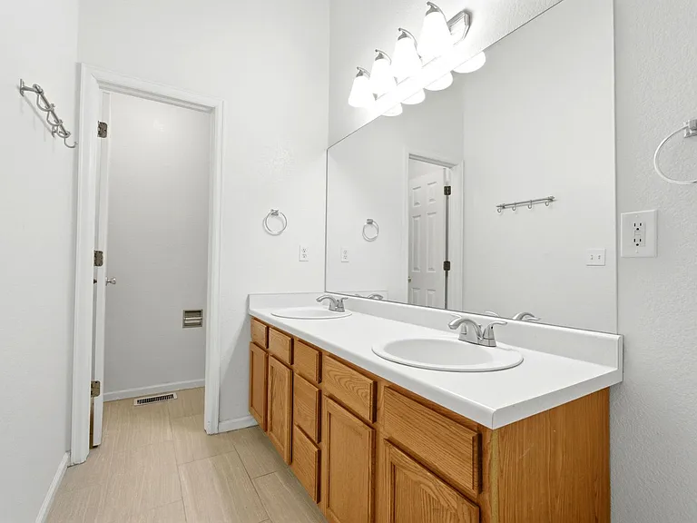 5155 Golden Eagle Pkwy — Photo 12