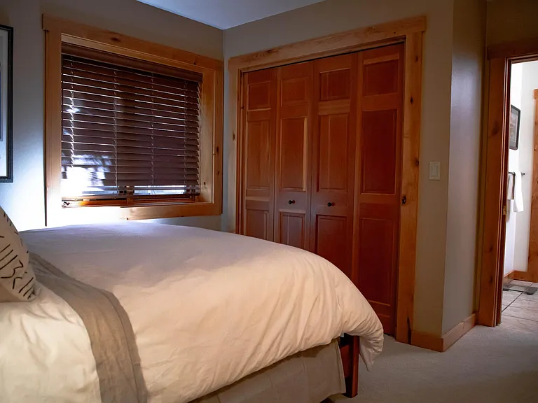 654 Hillside Dr — Photo 22