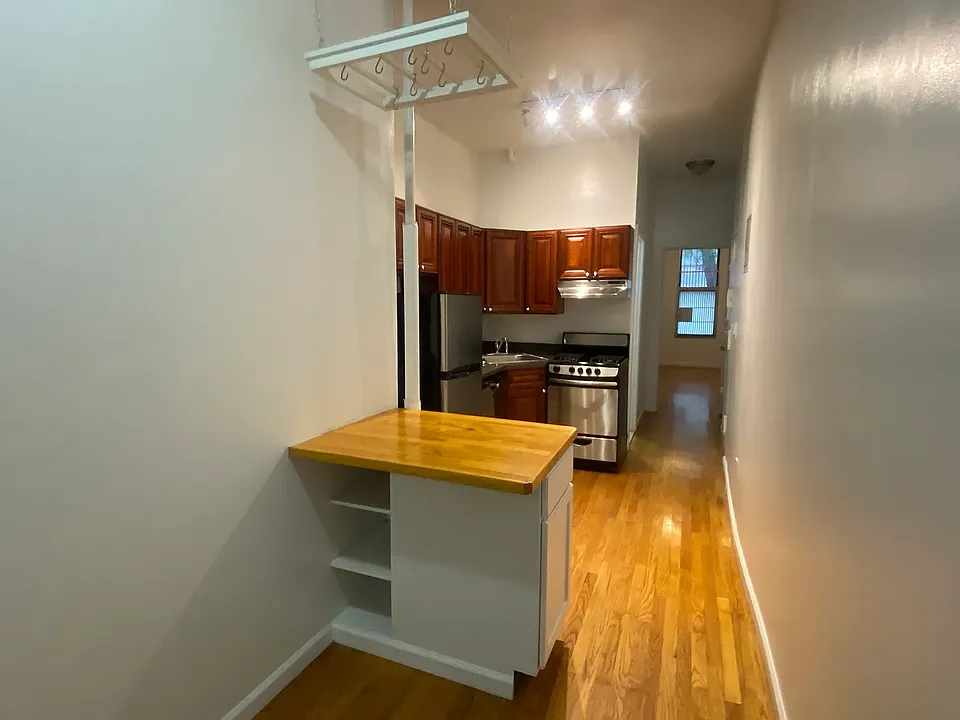 406 W 56th St #1FE